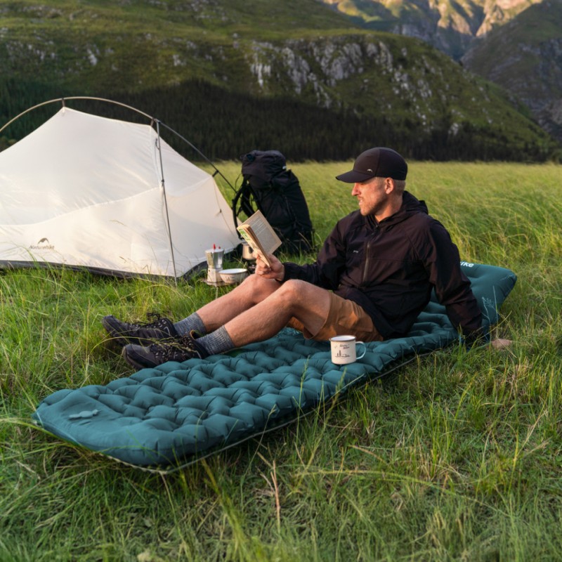 Матрац туристичний надувний одномісний  Naturehike CNK2550WS019, 200х60х6.5 см, синій із вбудованою помпою для надування