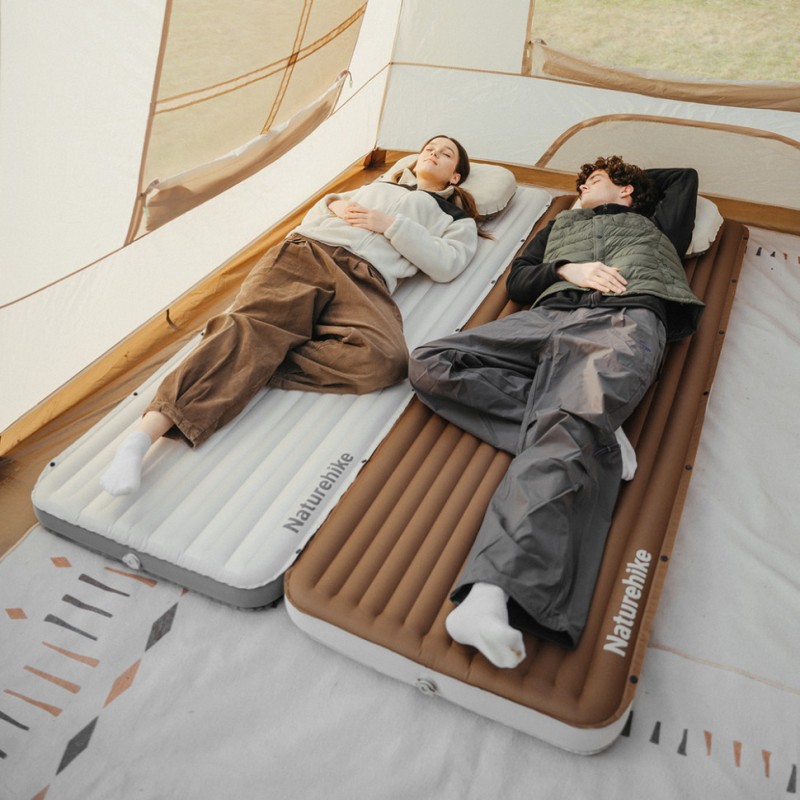 Матрац туристичний надувний одномісний  Naturehike CNK2450WS035, 198х68х9.5 см, коричневий із вбудованою помпою для надування