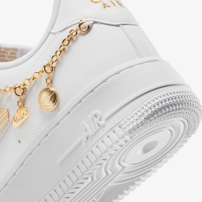 Кросівки жіночі Nike Wmns Air Force 1 07 Lx (DD1525-100)