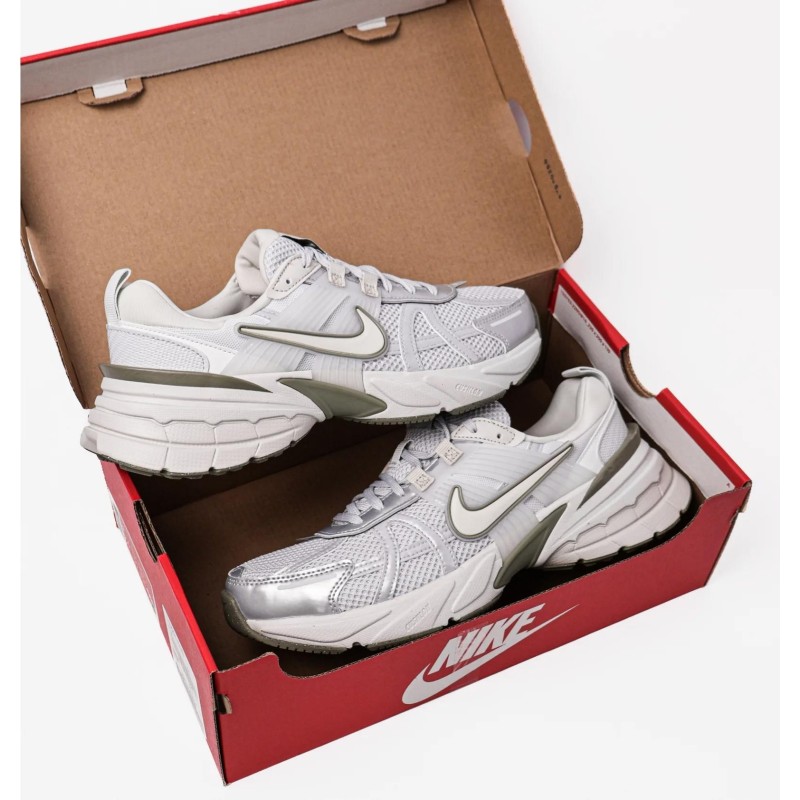 Кросівки жіночі Nike V2k Run