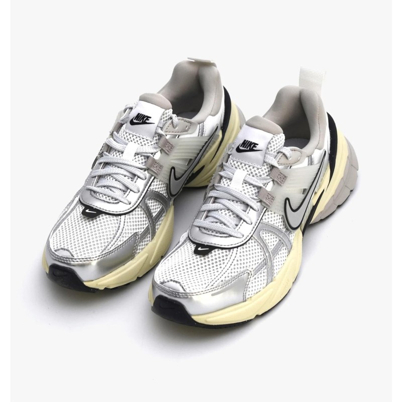 Кросівки жіночі Nike Wmns V2k Run