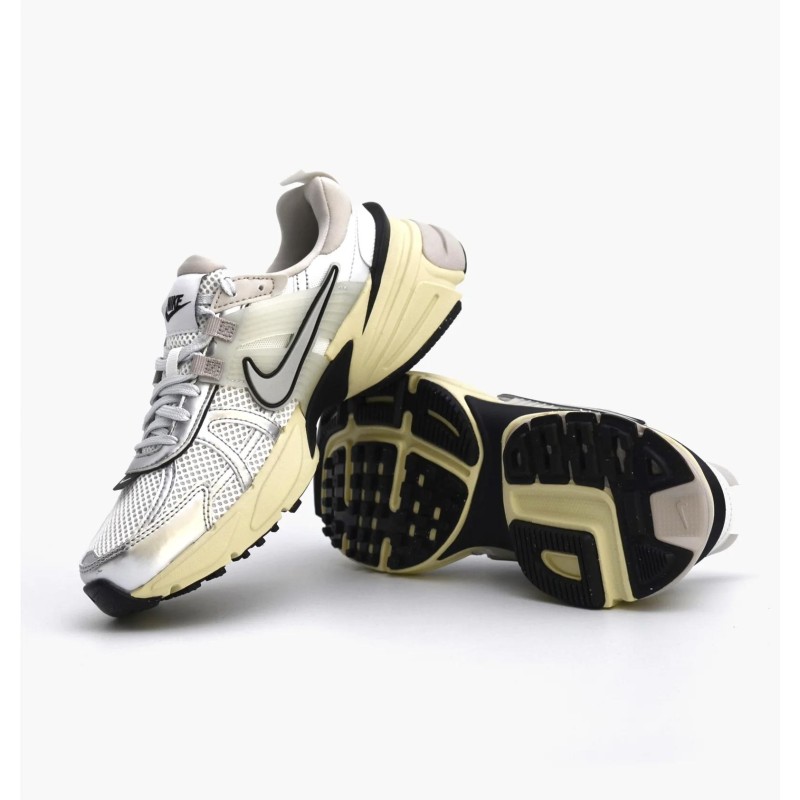 Кросівки жіночі Nike Wmns V2k Run