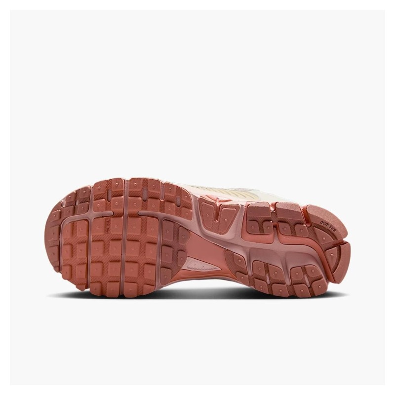 Кросівки жіночі Nike Wmns Zoom Vomero 5 (FJ2028-002)