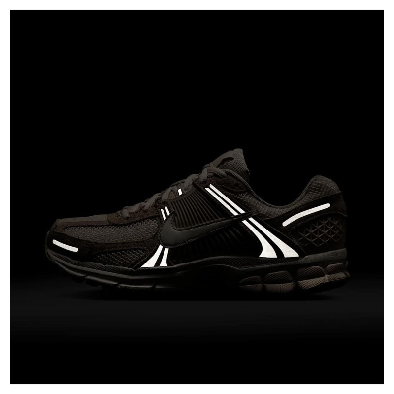 Кросівки жіночі Nike Zoom Vomero 5 (HQ0458-200)