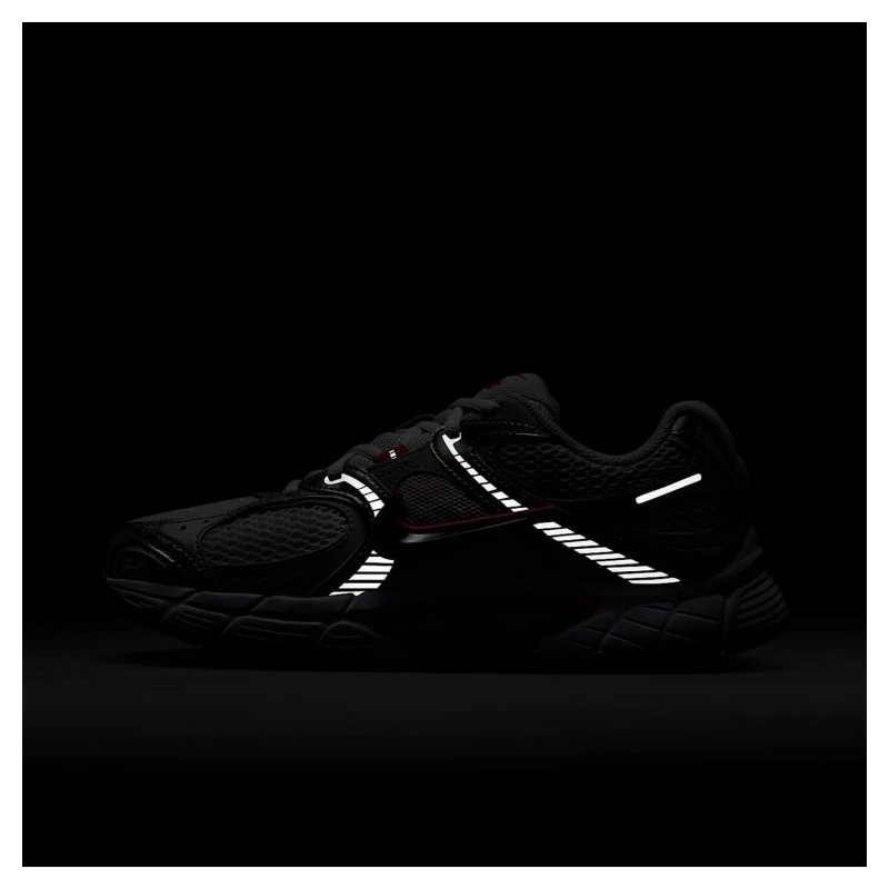 Кросівки жіночі Nike V5 Rnr (HQ7901-100)