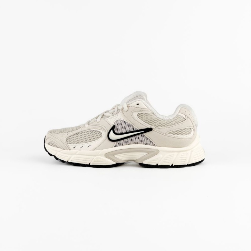Кросівки жіночі Nike W V5 Rnr