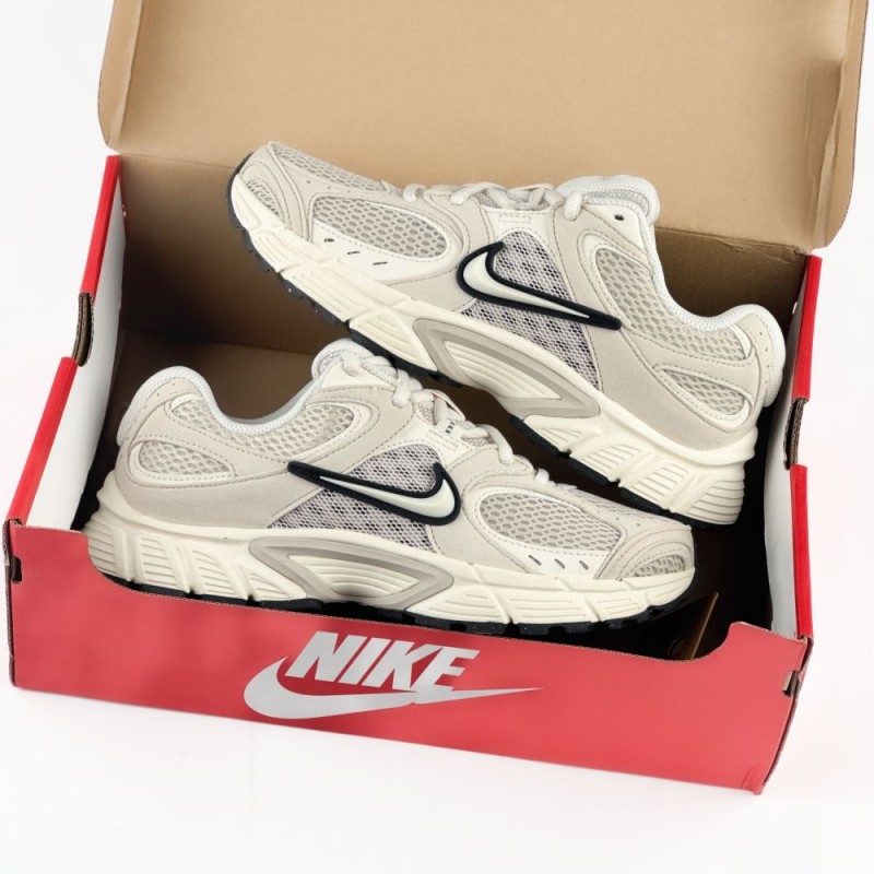 Кросівки жіночі Nike W V5 Rnr