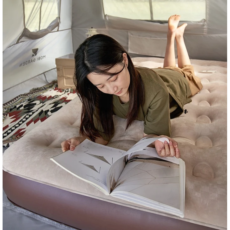 Матрац надувний двомісний з вбудованим насосом Mobi Garden Air double bed 26 см NX23663026 sand