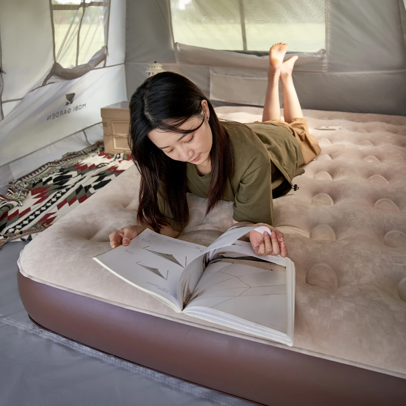 Матрац надувний тримісний з вбудованим насосом Mobi Garden Air Triple bed 26 см NX23663027 sand